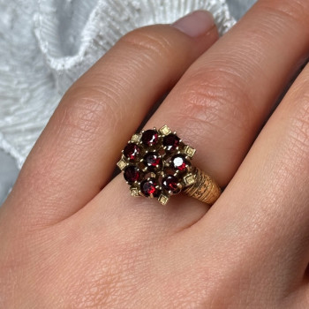 14K Yellow Gold Ring Garnet Flower Size 5