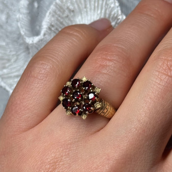 14K Yellow Gold Ring Garnet Flower Size 5