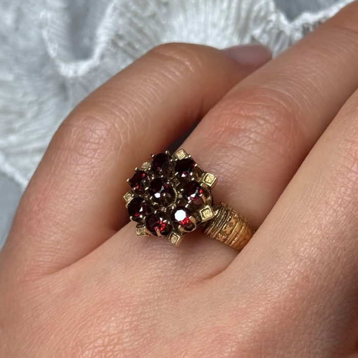 14K Yellow Gold Ring Garnet Flower Size 5