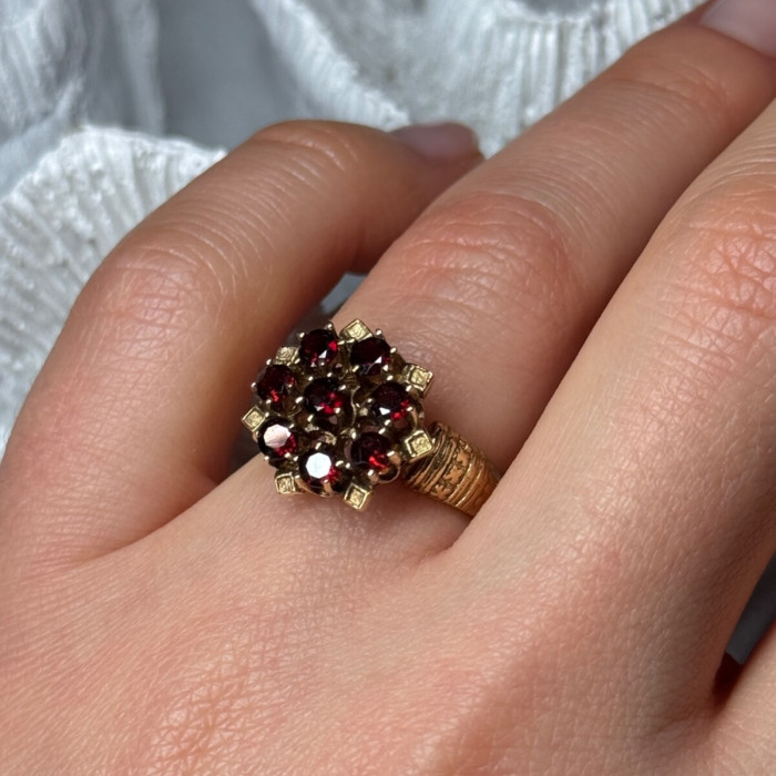 14K Yellow Gold Ring Garnet Flower Size 5