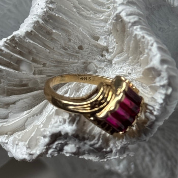 14K Yellow Gold Ring Ruby Size 2.5