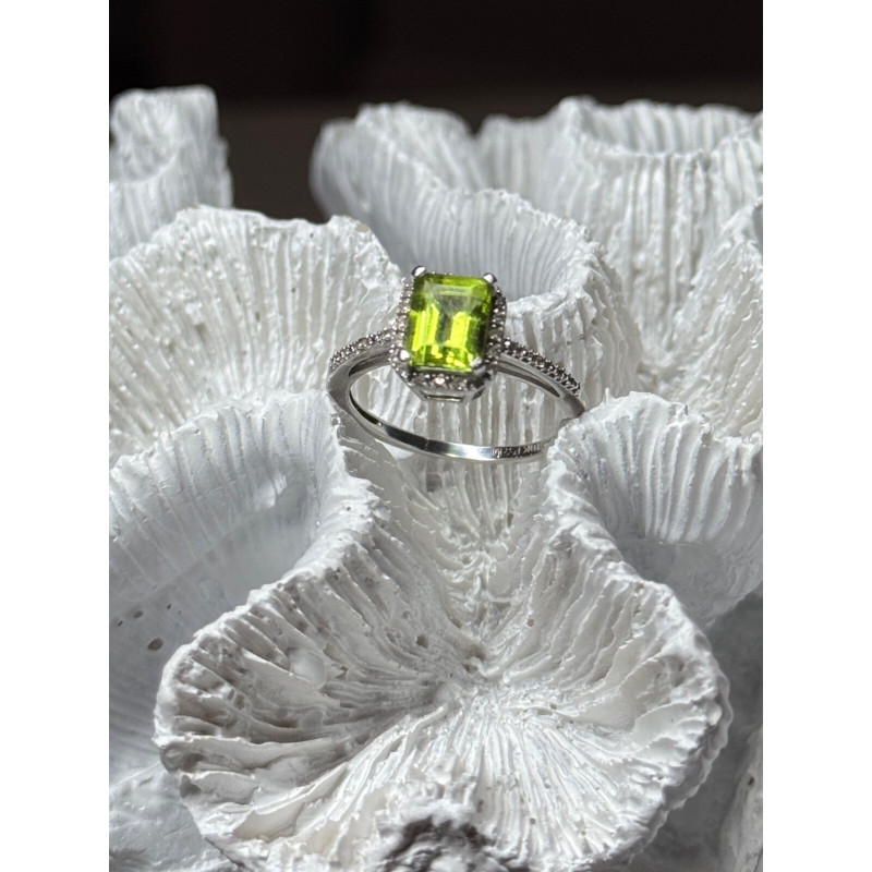 10K WHITE GOLD RING PERIDOT & DIAMONDS SIZE 6.5
