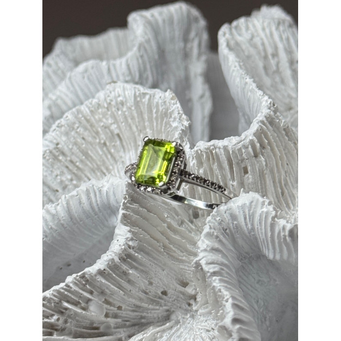 10K WHITE GOLD RING PERIDOT & DIAMONDS SIZE 6.5