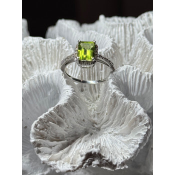10K WHITE GOLD RING PERIDOT & DIAMONDS SIZE 6.5