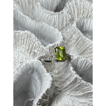 10K WHITE GOLD RING PERIDOT & DIAMONDS SIZE 6.5