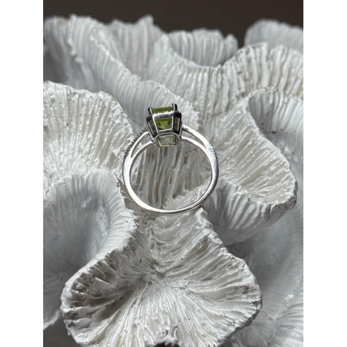 10K WHITE GOLD RING PERIDOT & DIAMONDS SIZE 6.5