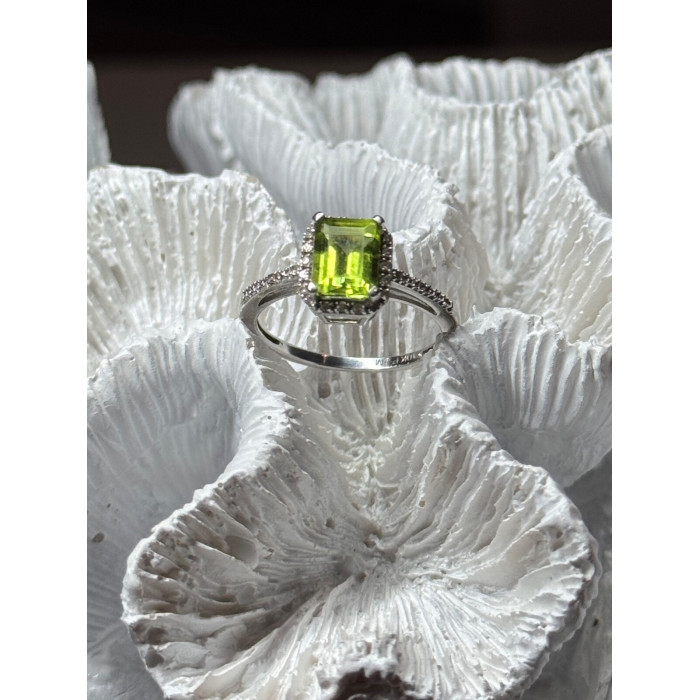 10K WHITE GOLD RING PERIDOT & DIAMONDS SIZE 6.5