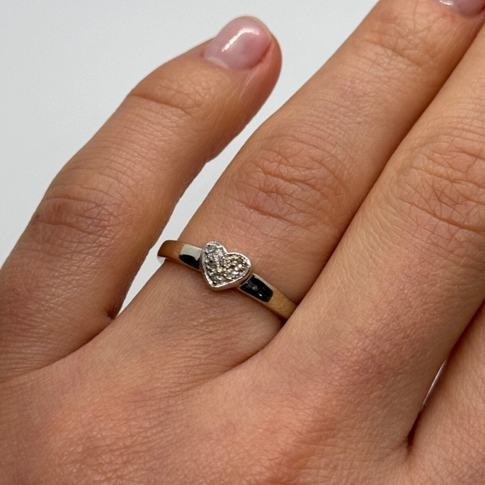 10K White Gold Diamond Heart Ring Size 6