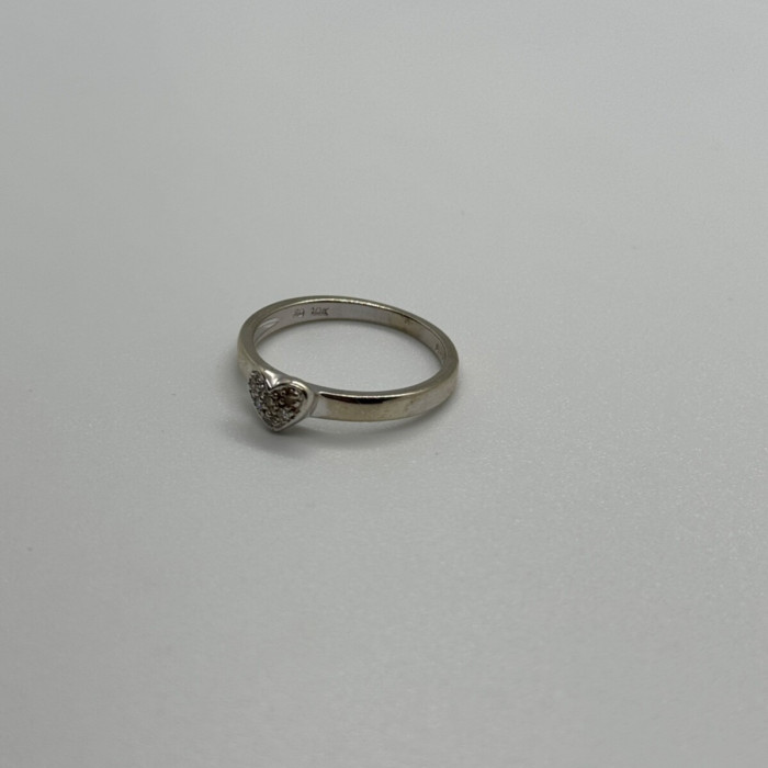 10K White Gold Diamond Heart Ring Size 6