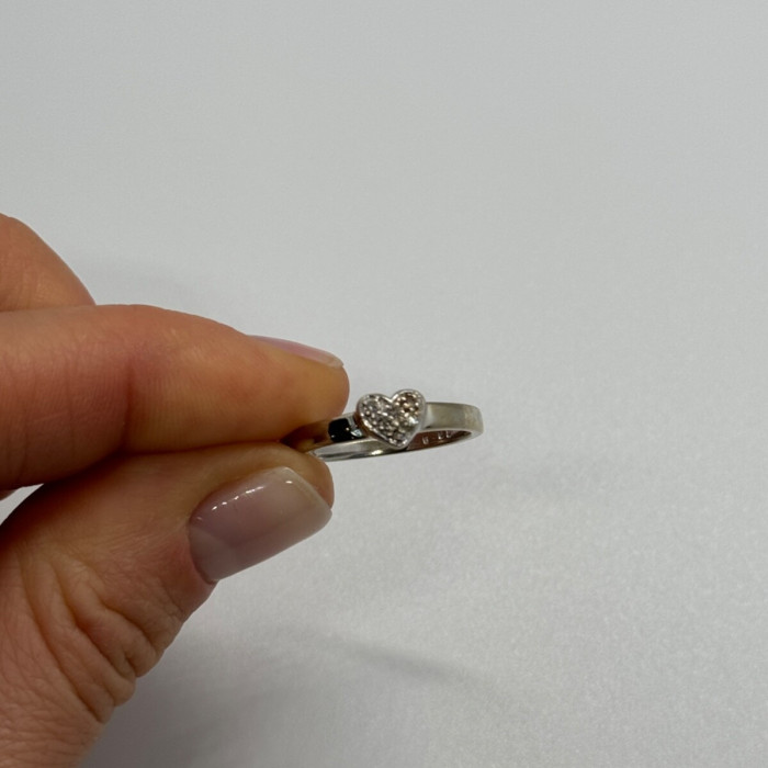10K White Gold Diamond Heart Ring Size 6