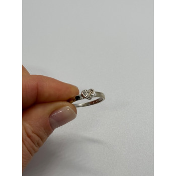 10K WHITE GOLD DIAMOND HEART  RING SIZE 6