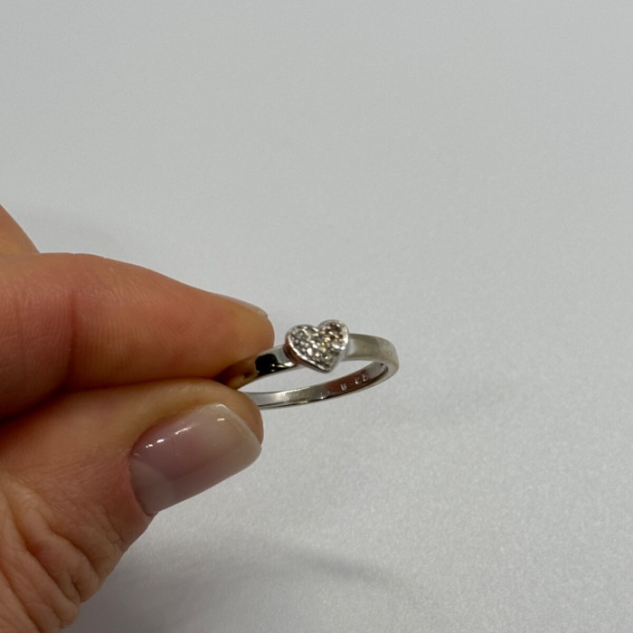 10K White Gold Diamond Heart Ring Size 6