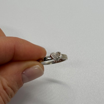 10K White Gold Diamond Heart Ring Size 6