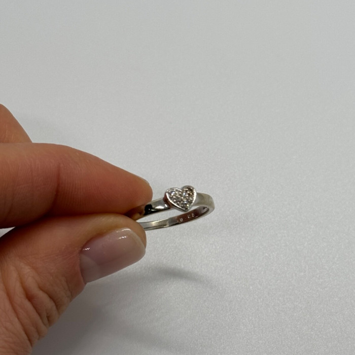 10K White Gold Diamond Heart Ring Size 6