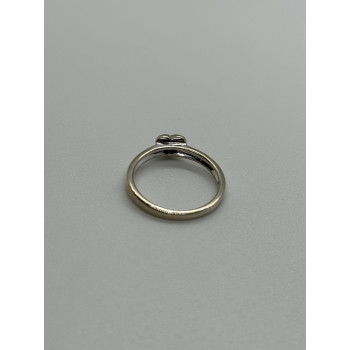 10K WHITE GOLD DIAMOND HEART  RING SIZE 6