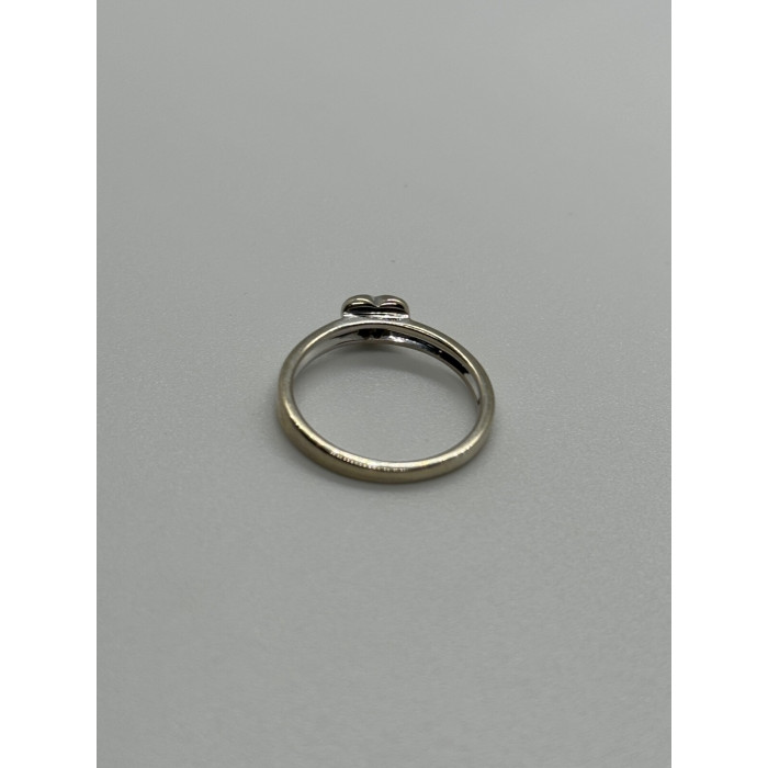 10K WHITE GOLD DIAMOND HEART  RING SIZE 6