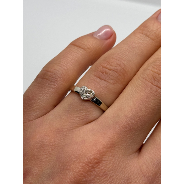 10K WHITE GOLD DIAMOND HEART  RING SIZE 6