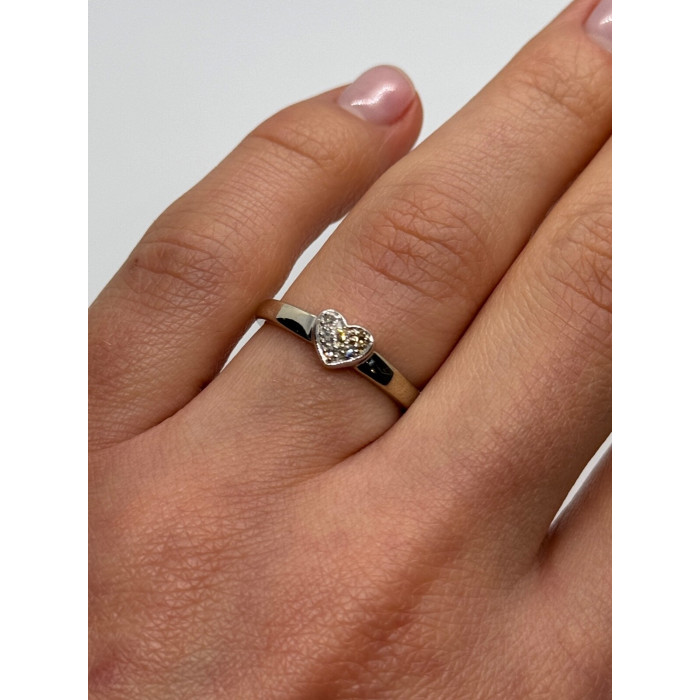 10K WHITE GOLD DIAMOND HEART  RING SIZE 6