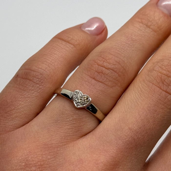 10K White Gold Diamond Heart Ring Size 6