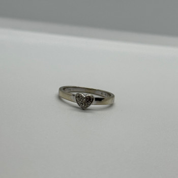 10K White Gold Diamond Heart Ring Size 6