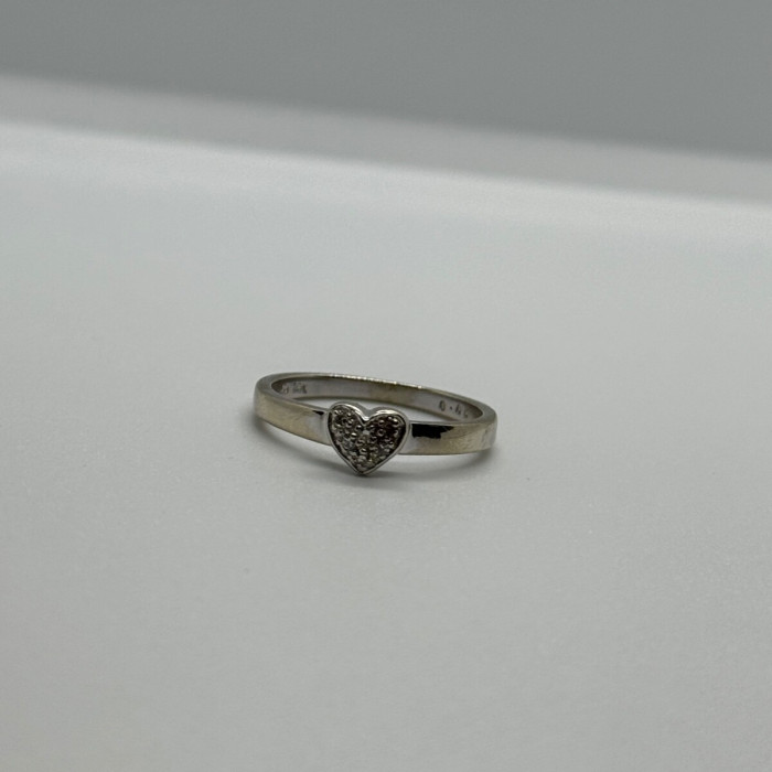 10K White Gold Diamond Heart Ring Size 6