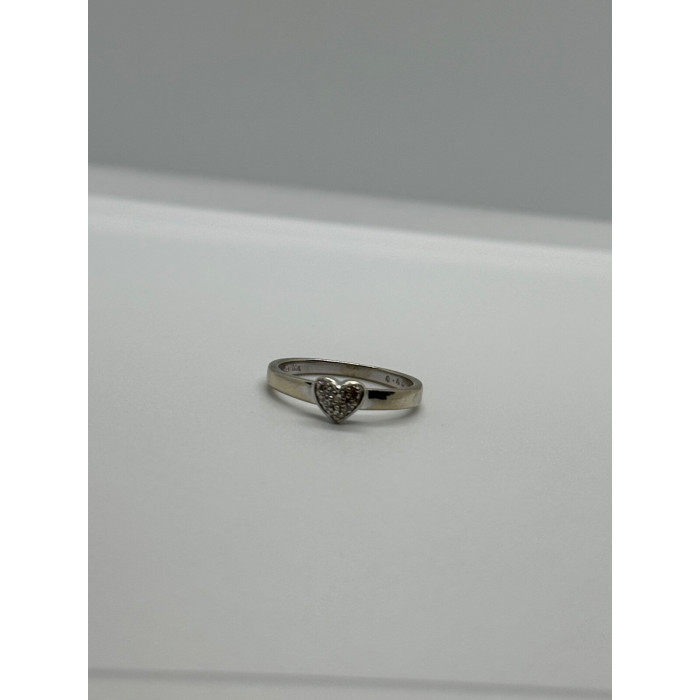 10K WHITE GOLD DIAMOND HEART  RING SIZE 6