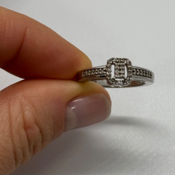 925 Sterling Silver White Sapphire Ring Size 6