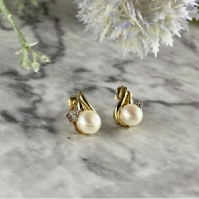14K Yellow Gold Pearl & Diamonds Earrings