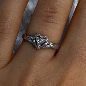 925 Sterling Silver Heart Diamonds Ring Size 7