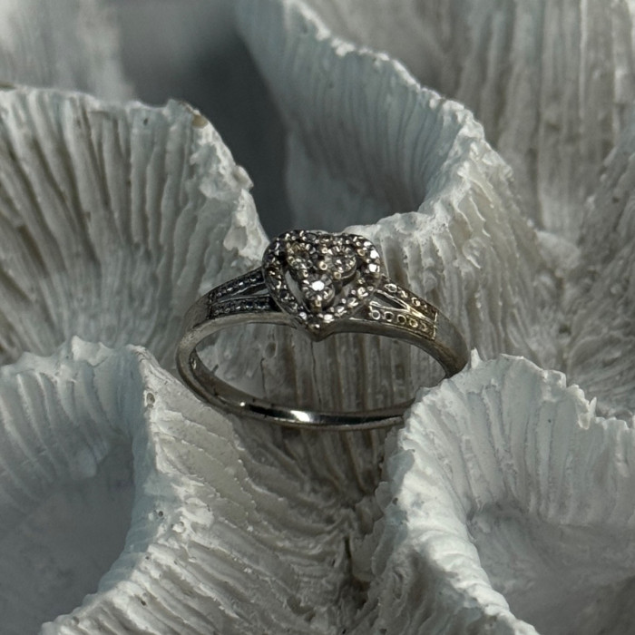 925 Sterling Silver Heart Diamonds Ring Size 7