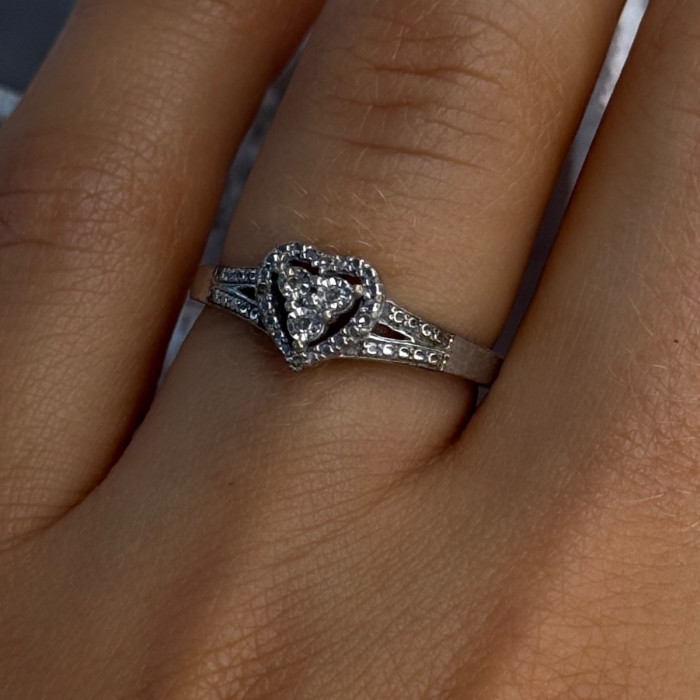 925 Sterling Silver Heart Diamonds Ring Size 7