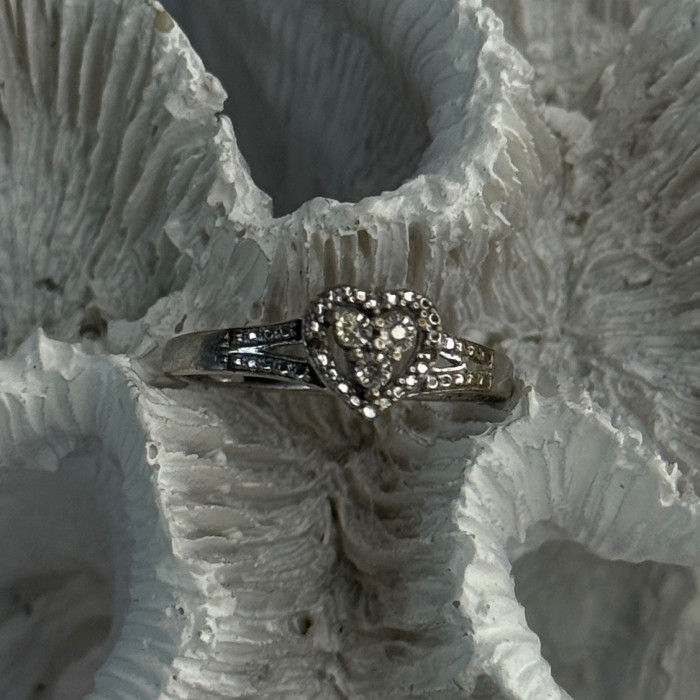 925 Sterling Silver Heart Diamonds Ring Size 7