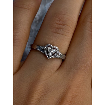 925 Sterling Silver Heart Diamonds Ring Size 7