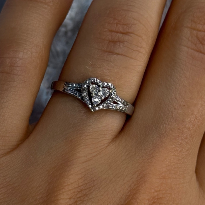 925 Sterling Silver Heart Diamonds Ring Size 7