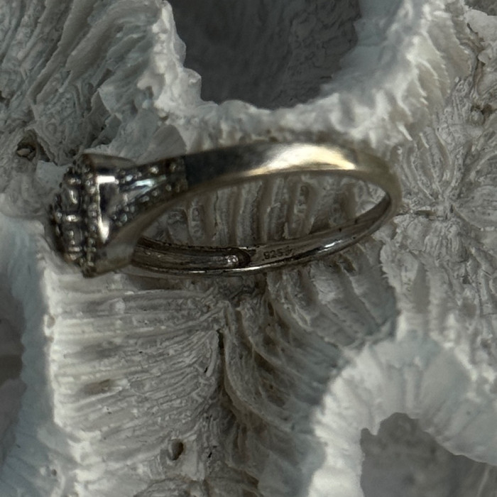 925 Sterling Silver Heart Diamonds Ring Size 7
