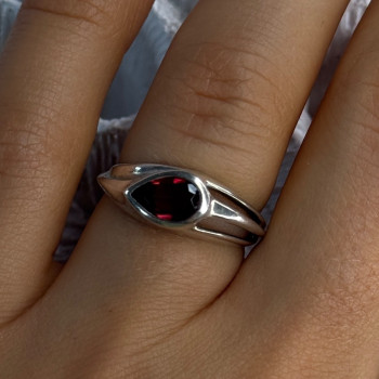 Kabana 925 Sterling Silver Garnet Ring Size 7
