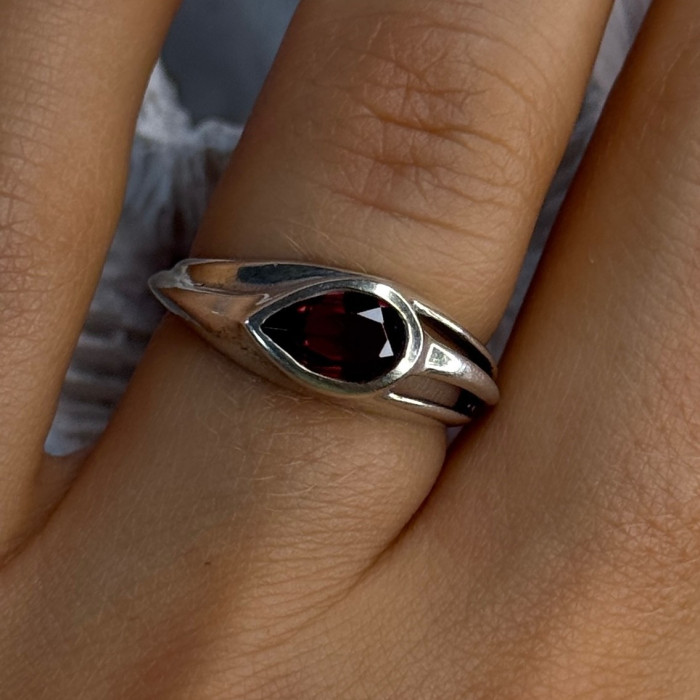 Kabana 925 Sterling Silver Garnet Ring Size 7