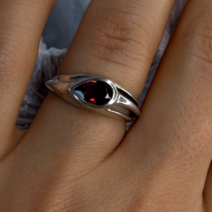 Kabana 925 Sterling Silver Garnet Ring Size 7