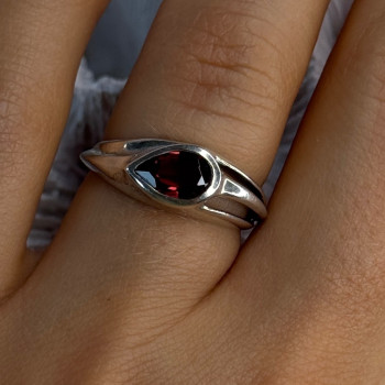 Kabana 925 Sterling Silver Garnet Ring Size 7