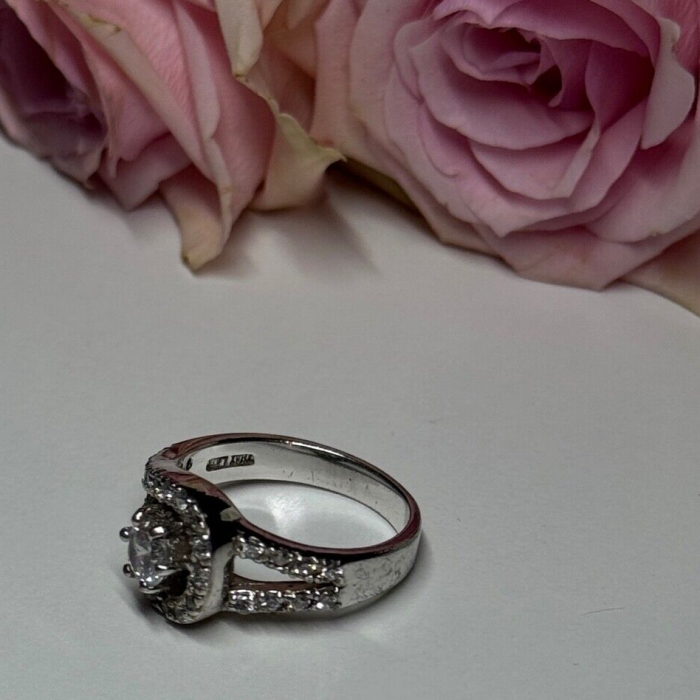 925 Sterling Silver White Topaz Ring Size 6