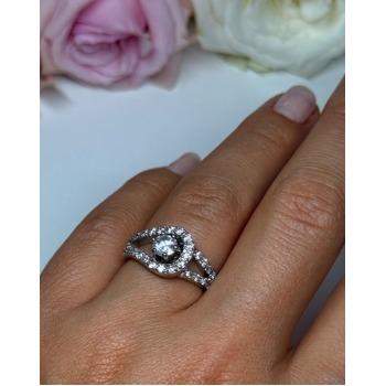 925 Sterling Silver White Topaz Ring Size 6