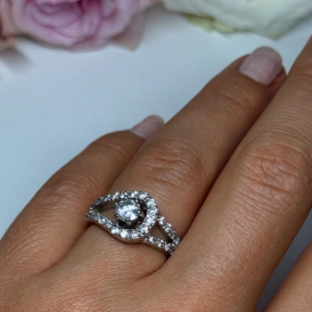925 Sterling Silver White Topaz Ring Size 6