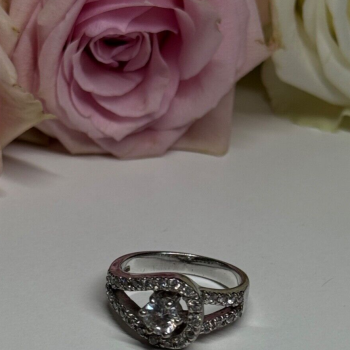 925 Sterling Silver White Topaz Ring Size 6