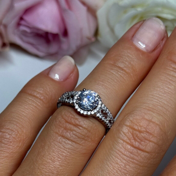925 Sterling Silver CZ Ring Size 5
