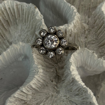925 Sterling Silver CZ Flower Ring Size 9