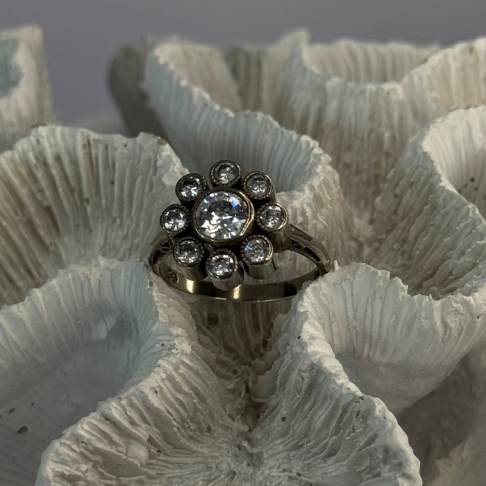 925 Sterling Silver CZ Flower Ring Size 9