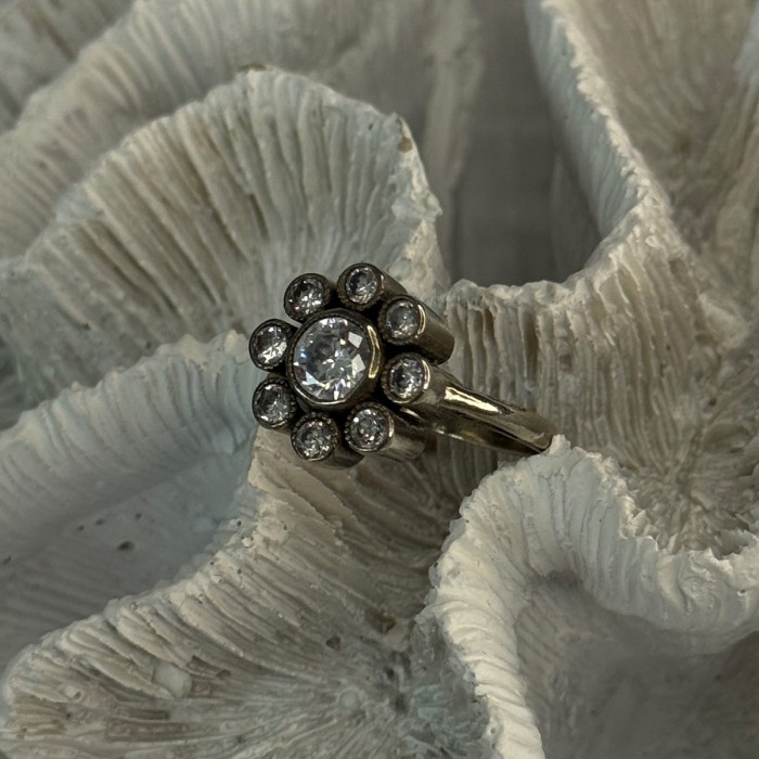 925 Sterling Silver CZ Flower Ring Size 9