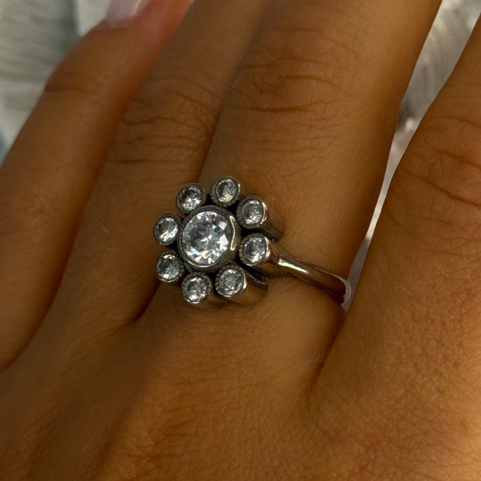 925 Sterling Silver CZ Flower Ring Size 9