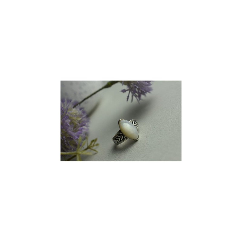 925 Sterling Silver Mother Of Pearl Ring Size 6.5