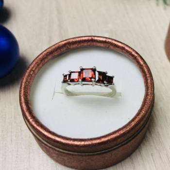 925 Sterling Silver Garnets Ring Size 9